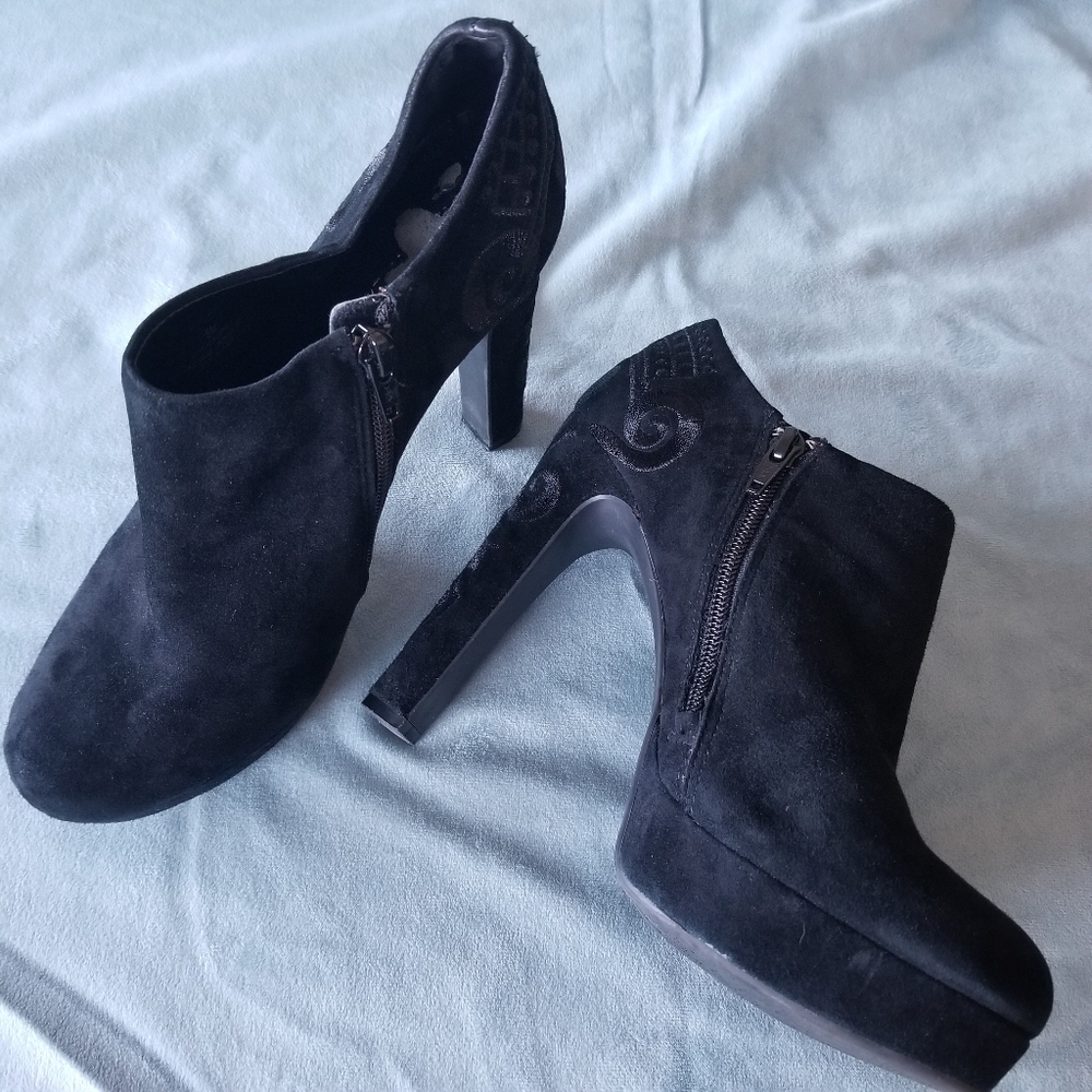 Gianni Bini 'Noelle' embroidered booties